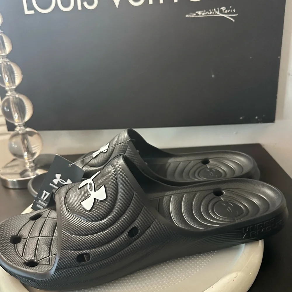 🆕Under Armour Locker IV Slides